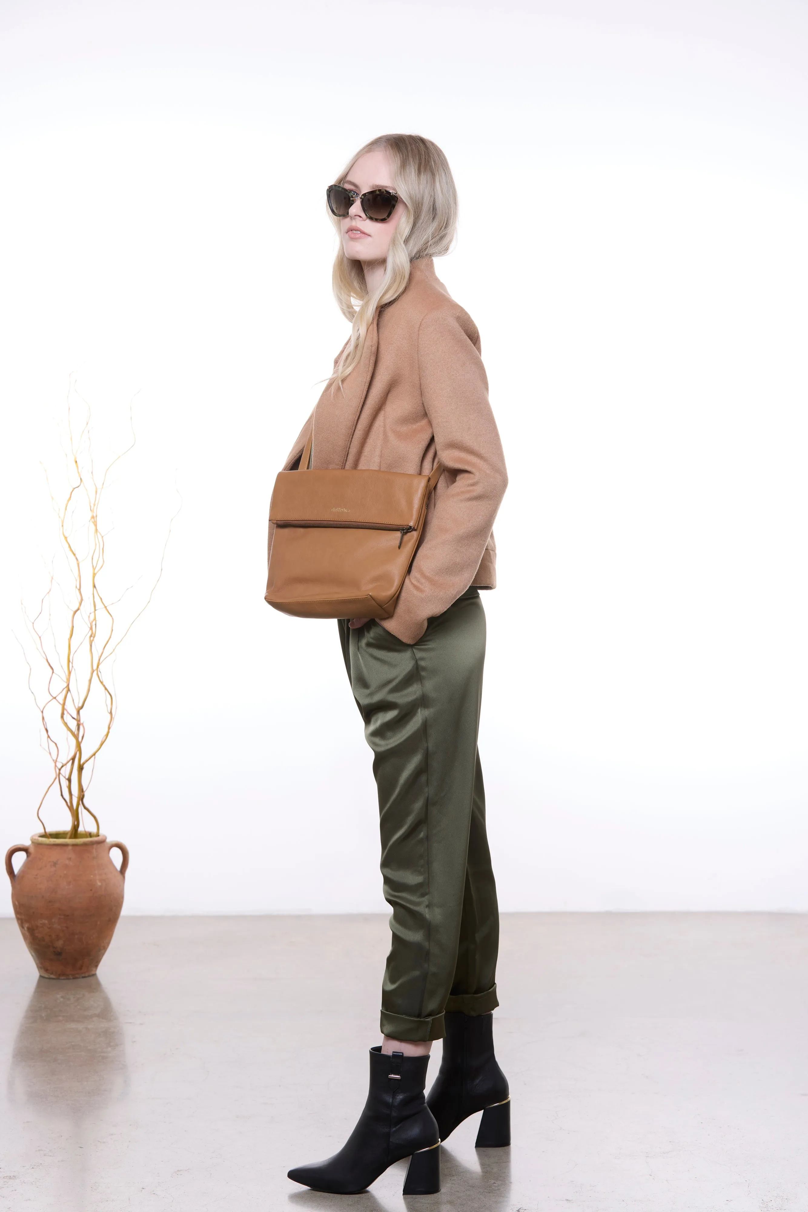 Duffle&Co: The Zahra Bag - Vintage Tan