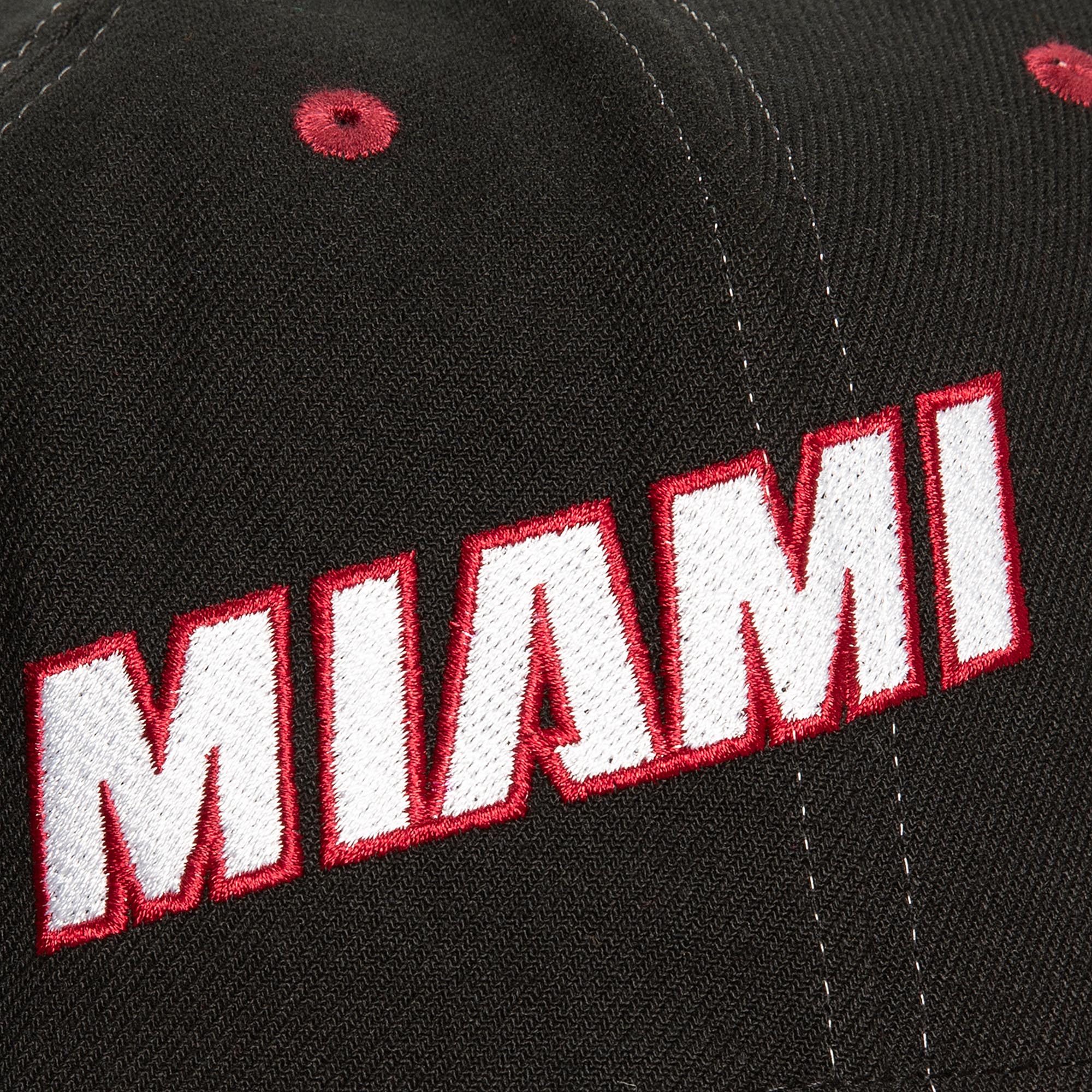 Mitchell & Ness Miami HEAT Logo Pro Snapback